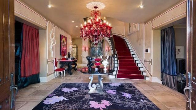 Take A Peek Inside Christina Aguilera's "Burlesque" Mansion