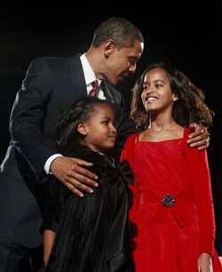 Now It's Just Getting Weird: People Want Malia And Sasha's Clothes