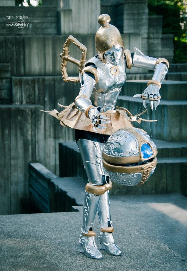 League of Legends Cosplay That's so Good it Doesn't Look Human