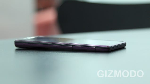 Motorola Droid 4 and RAZR MAXX Hands On: Two Giant Leaps for Droidkind