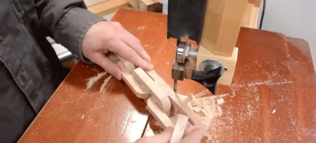 Carving a Wooden Chain from One Block of Wood with Power Tools