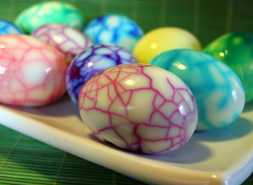 http://lifehacker.com/5197986/make-vibrantly-colored-tea-eggs