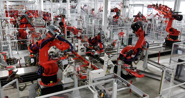 Una fábrica cambia 90% del personal por robots y triplica la producción