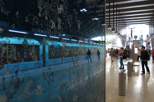 La nueva línea de metro de Budapest es un psicodélico viaje de diseño 656038490257000009