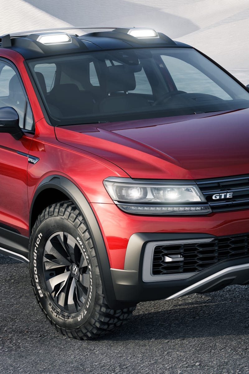 The Volkswagen Tiguan GTE Active Concept Looks Like It Could Kick Your Ass