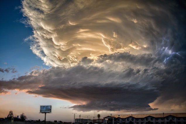 These storm photos are so perfect that they feel like illustrations