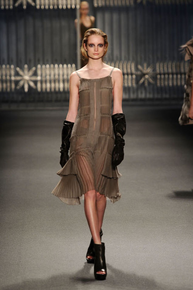 Vera Wang Makes Pleat Pleat Music