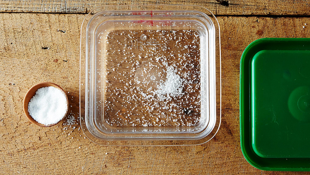 Remove Plastic Food Container Odors by Storing Them with Salt
