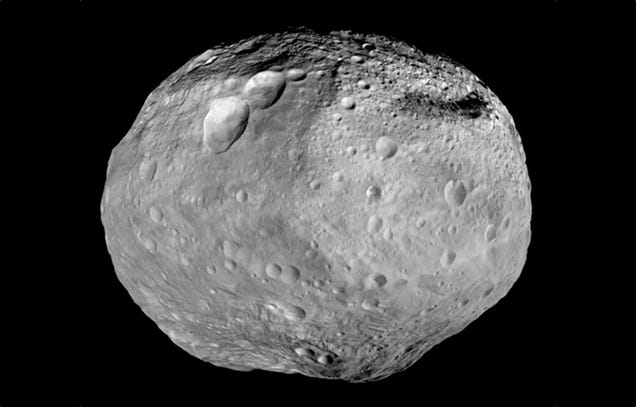 ¿Por qué los planetas son esféricos pero los cometas y asteroides no?