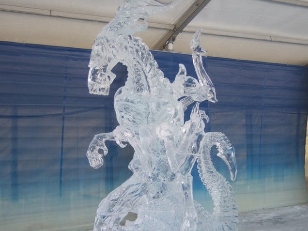 Aliens: This Time It's an Amazing Ice Sculpture