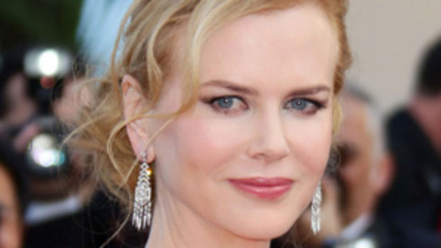 Kristen Stewart Unfairly Chastised for Jerking Off Two Guys at Once