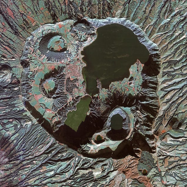 Living on an Extinct Volcano Looks Amazing From Space