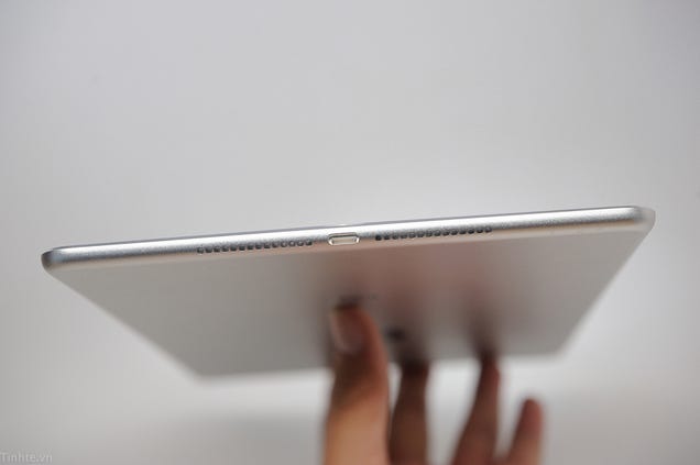 Alleged iPad Air 2 Leak Shows Off One Super-Skinny Tablet
