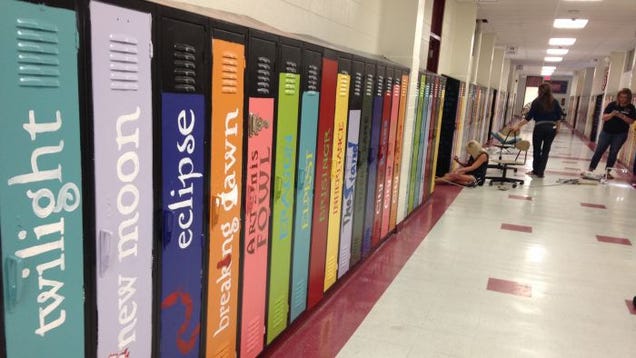 Teachers Decorate School Lockers To Look Like Gigantic Bookshelf
