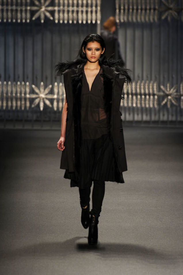 Vera Wang Makes Pleat Pleat Music