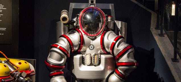 Iron Man Exosuit Will Look for 2000-Year-Old Computer Underwater