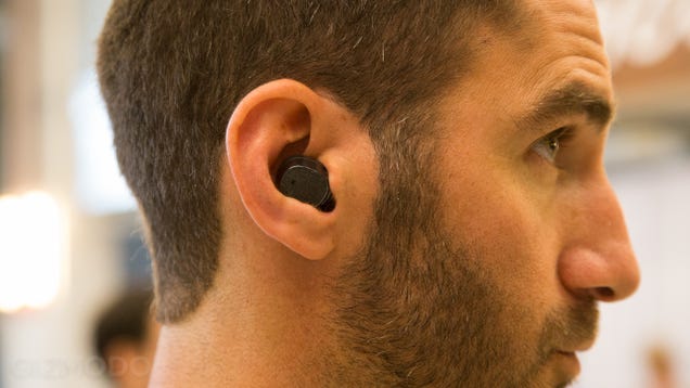 Moto Hint Review: The First Bluetooth Headset I Wasn't Ashamed to Wear