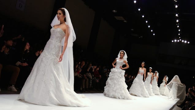 Is Wedding-Drunk America Ready for Rented Bridal Gowns?