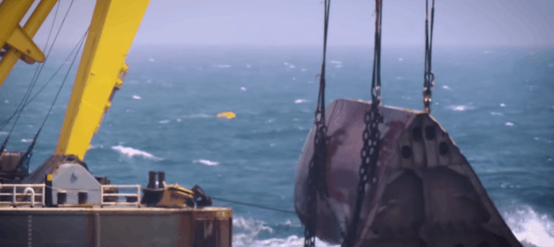 Así es el increíble proceso de rescatar un barco de 13.000 toneladas del fondo del mar