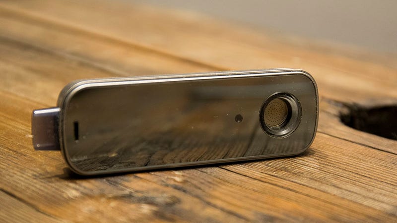 Firefly 2 Is the Beginner Vape for the Experienced Stoner