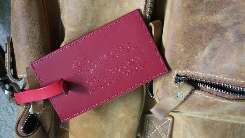 It S Surprisingly Easy To Make Personalized Embossed Leather Luggage Tags