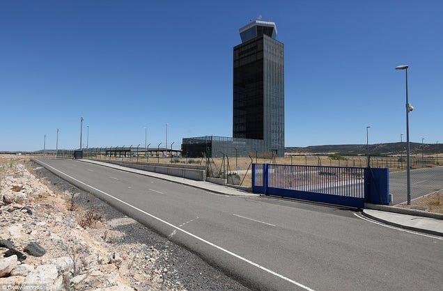 Abandoned Airport is a Video Game Level Come to Life
