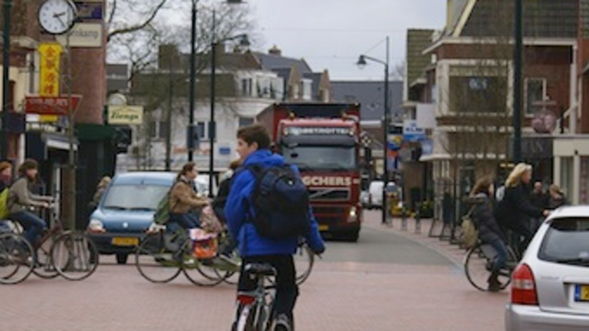 Why Street Signs Make Traffic More Dangerous
