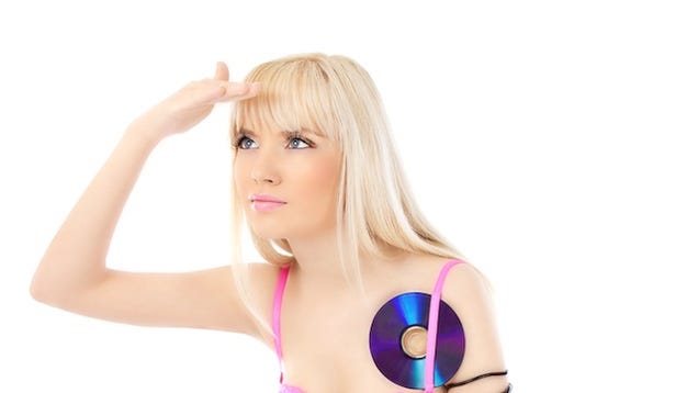 Fake Gamer of the Week: Girl Who Stores Game Controllers In Her Underwear