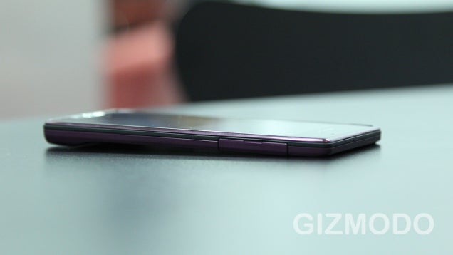 Motorola Droid 4 and RAZR MAXX Hands On: Two Giant Leaps for Droidkind