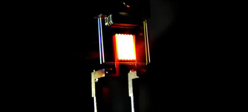 This New Incandescent Bulb Uses Nano Mirrors to Match LED Bulb Efficiency