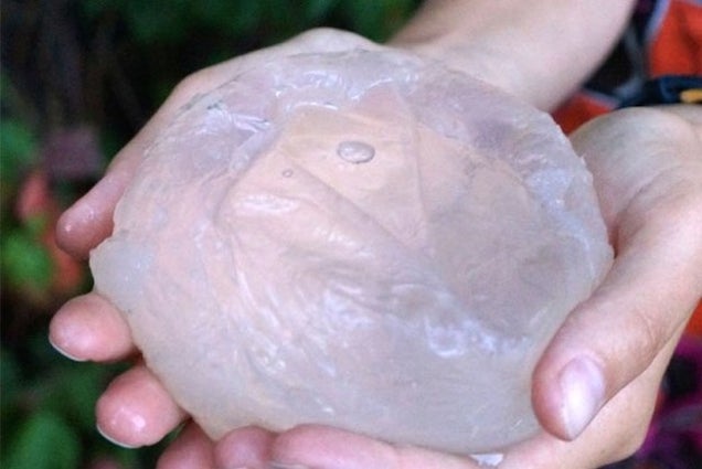 Las botellas de agua del futuro podrían ser una membrana como esta