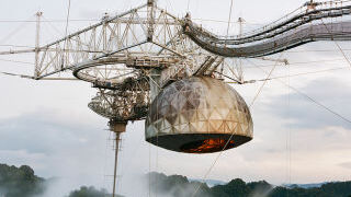 The Aging Giant of Telescopes, Shrouded In Tropical Mist 
