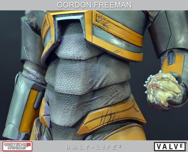 Giant 20-Inch Gordon Freeman Statue Keeps Headcrabs Off Your Bookshelf