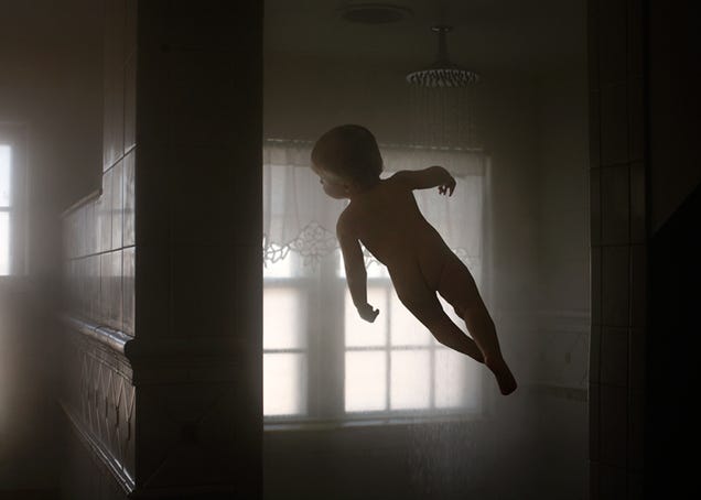 Photographer refuses to reveal how she made her baby fly
