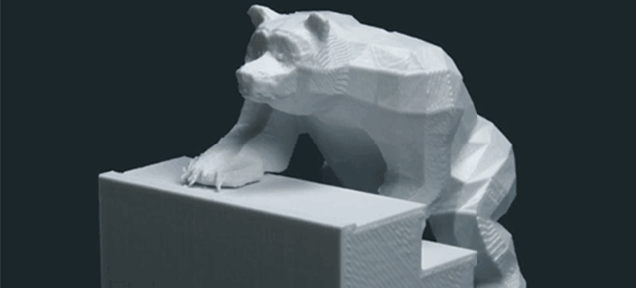 3Dプリントされたクマが永遠に階段を上り続けるストップモーション・アニメ