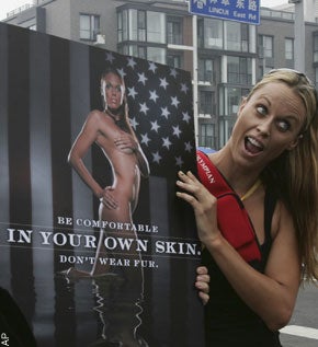 Amanda Beard Does Not Want To See What's Inside Michael Phelps' Speedos
