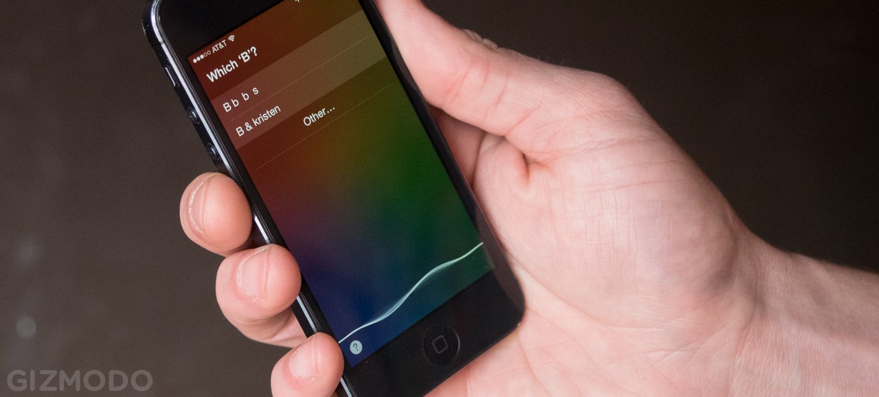 Siri Exploit Lets Anyone Skip the Lockscreen to Text or Call Contacts
