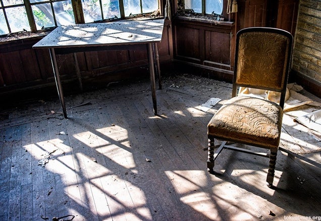 This Modern Japanese Ruin Would Make a Fascinating Computer Game