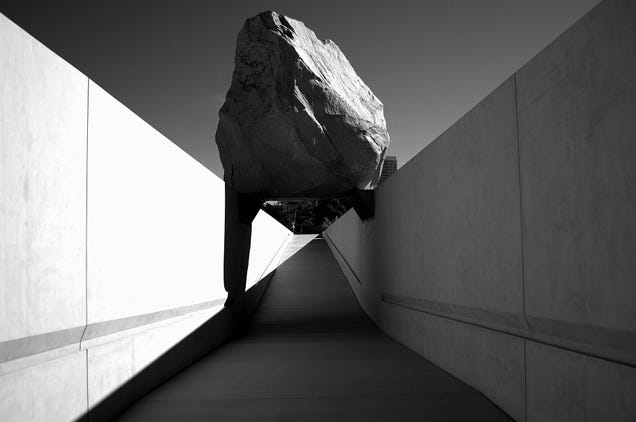 19 Photos Of (Near) Perfect Symmetry