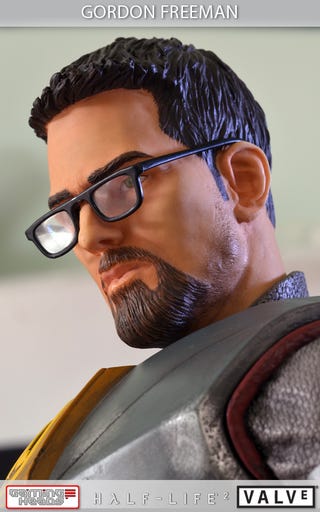 Giant 20-Inch Gordon Freeman Statue Keeps Headcrabs Off Your Bookshelf