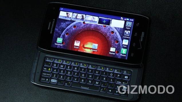 Motorola Droid 4 and RAZR MAXX Hands On: Two Giant Leaps for Droidkind