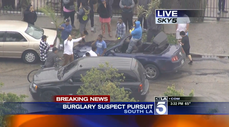 After a High-Speed Chase in LA, Suspected Burglars Have Time to Pose for Selfies Before Cops Arrive