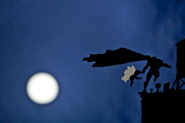 Amazing papercraft art captures the silhouettes of great movie moments