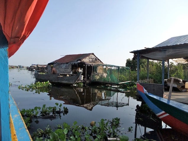 Cambodia's floating village migrates with the seasons