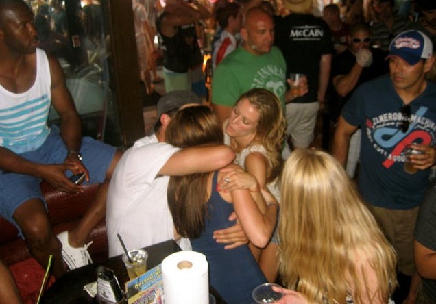 Hey Look, More Photos Of Matt Leinart Hanging Out With Party Girls!