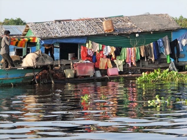 Cambodia's floating village migrates with the seasons