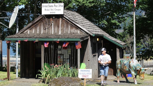 Perfectionist Brides and Grooms Are Last Lifeline to Oregon Ghost Town