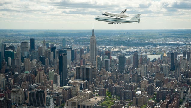 The Best Photos of the Space Shuttle Flying Over New York City
