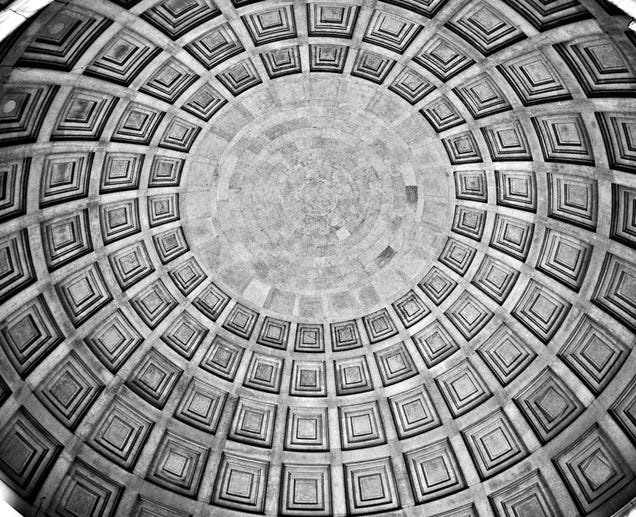 19 Photos Of (Near) Perfect Symmetry