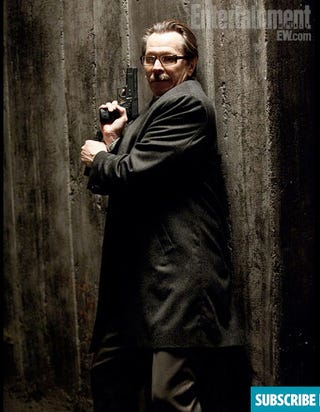 6 new Dark Knight Rises snapshots show off Batman's Bat-abs